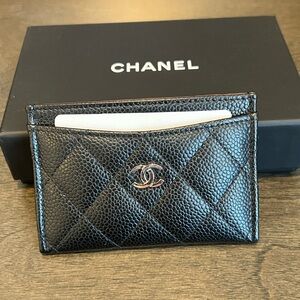 Classic Chanel card holder: Quilted material, silver hardware, red interior!